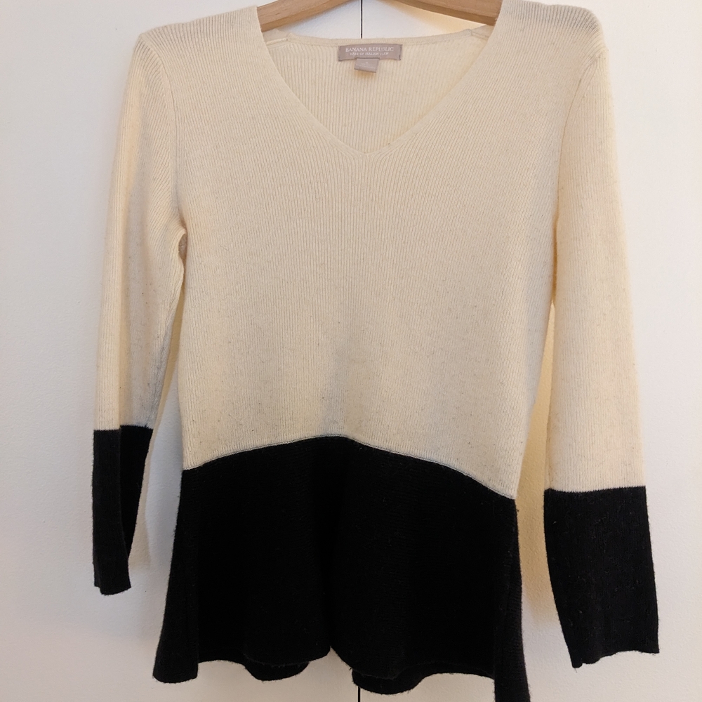 Banana Republic Cream and Black V-Neck Wool Sweater